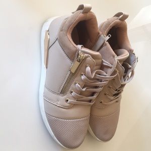 Aldo- stylish sneakers in very good condition
